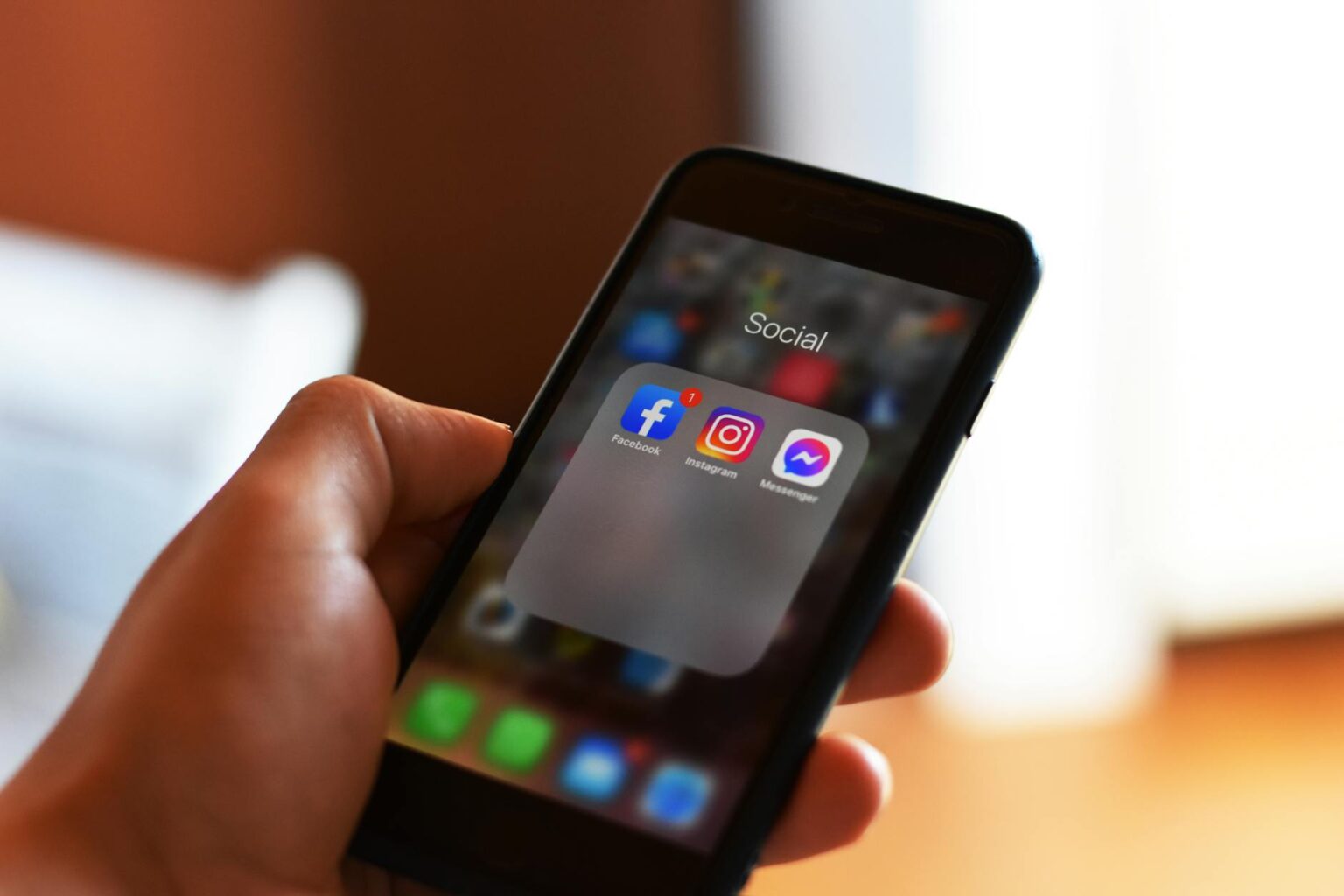 Person scrolling Instagram Stories on a smartphone with a green-ring Close Friends indicator