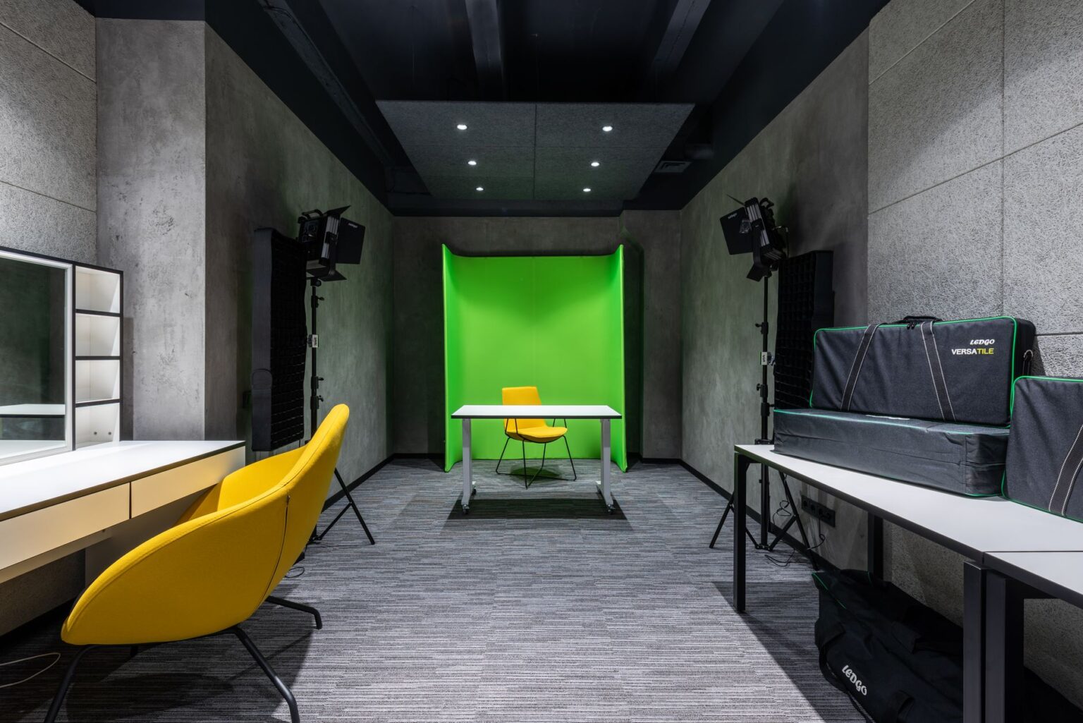 Kling AI’s Video Generator Is Quietly Replacing Runway for Social Ads A video production studio setup representing AI video generation tools for social media advertising